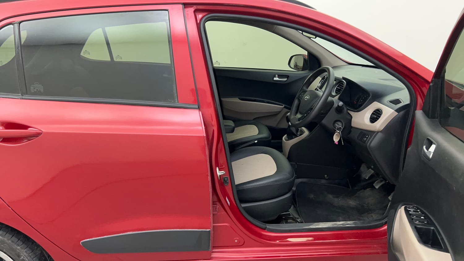 Used 2019 Hyundai Grand i10 Sportz 1.2 Kappa VTVT Petrol Manual interior RIGHT SIDE FRONT DOOR CABIN VIEW