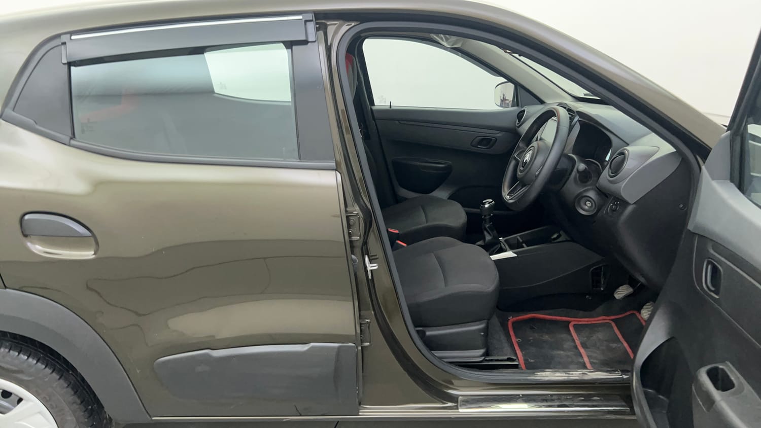 Used 2022 Renault Kwid RXT 1.0 (O) Petrol Manual interior RIGHT SIDE FRONT DOOR CABIN VIEW
