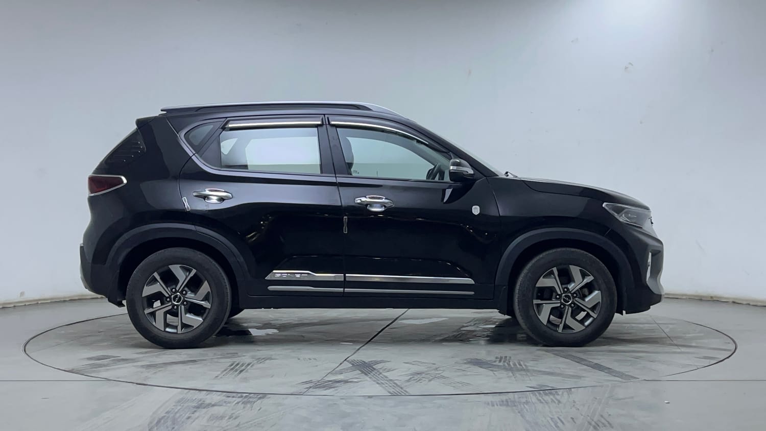 Used 2025 Kia Sonet HTX Plus 1.5 Diesel Manual exterior RIGHT SIDE VIEW