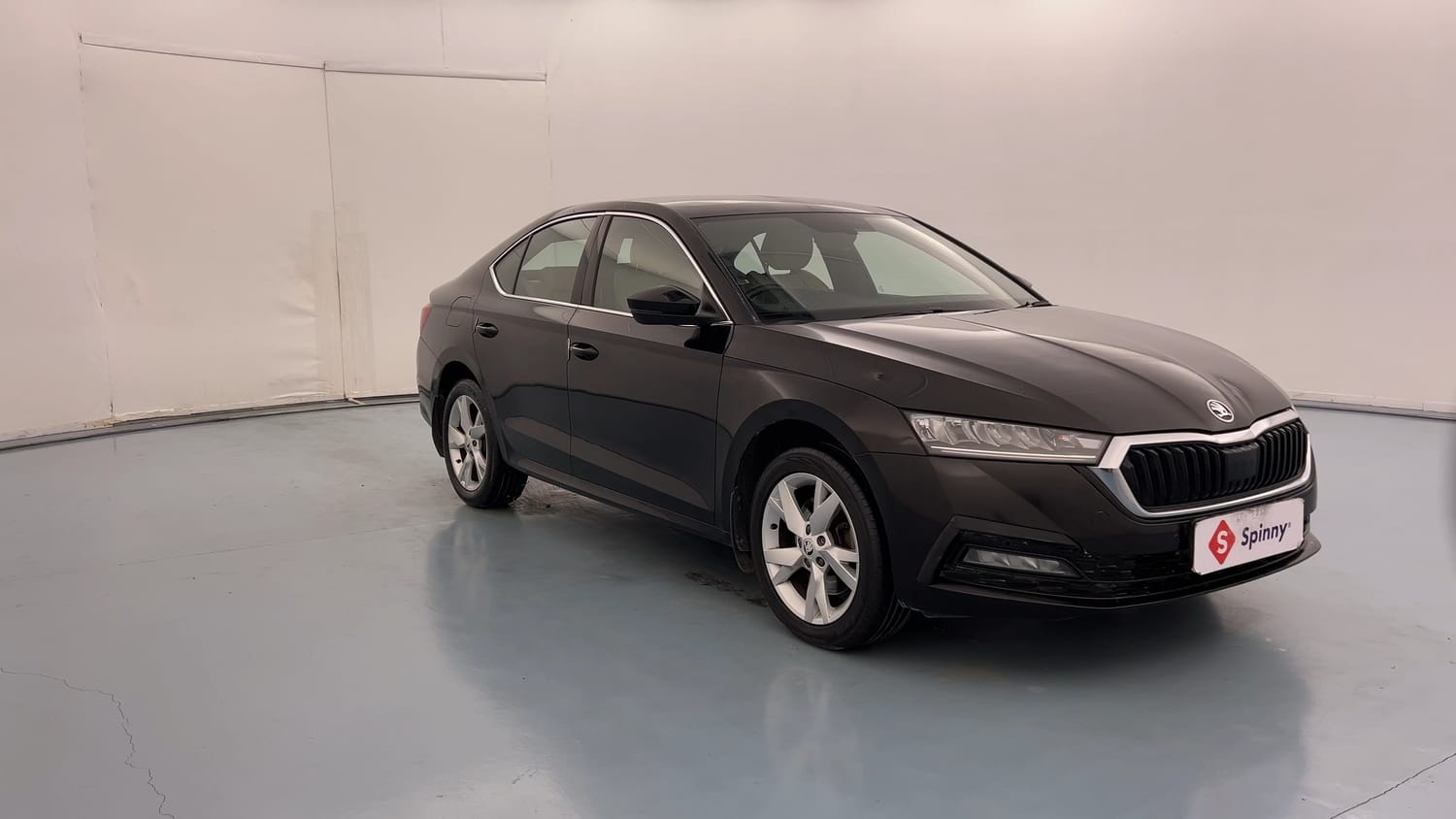 Used 2022 Skoda Octavia Style 2.0 Petrol Automatic exterior RIGHT FRONT CORNER VIEW