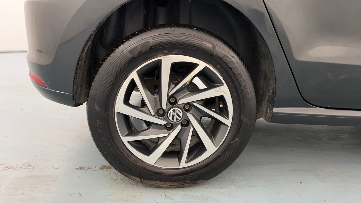 Used 2020 Volkswagen Polo Comfortline 1.0L (P) Petrol Manual tyres RIGHT REAR TYRE RIM VIEW