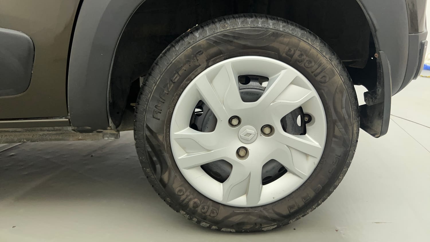 Used 2022 Renault Kwid RXT 1.0 (O) Petrol Manual tyres LEFT REAR TYRE RIM VIEW
