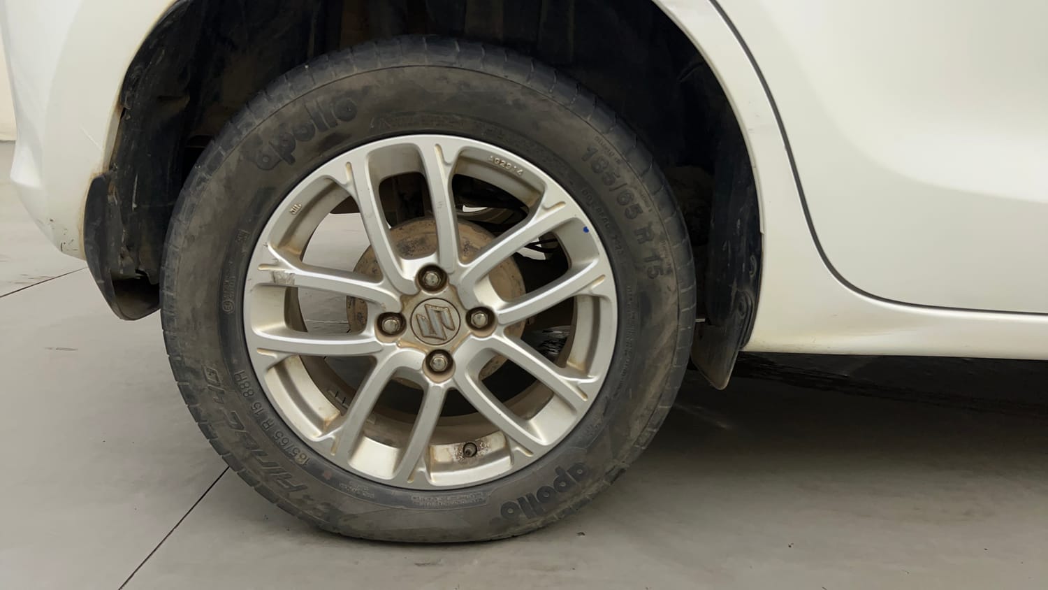Used 2020 Maruti Suzuki Swift ZXi AMT Petrol Automatic tyres RIGHT REAR TYRE RIM VIEW