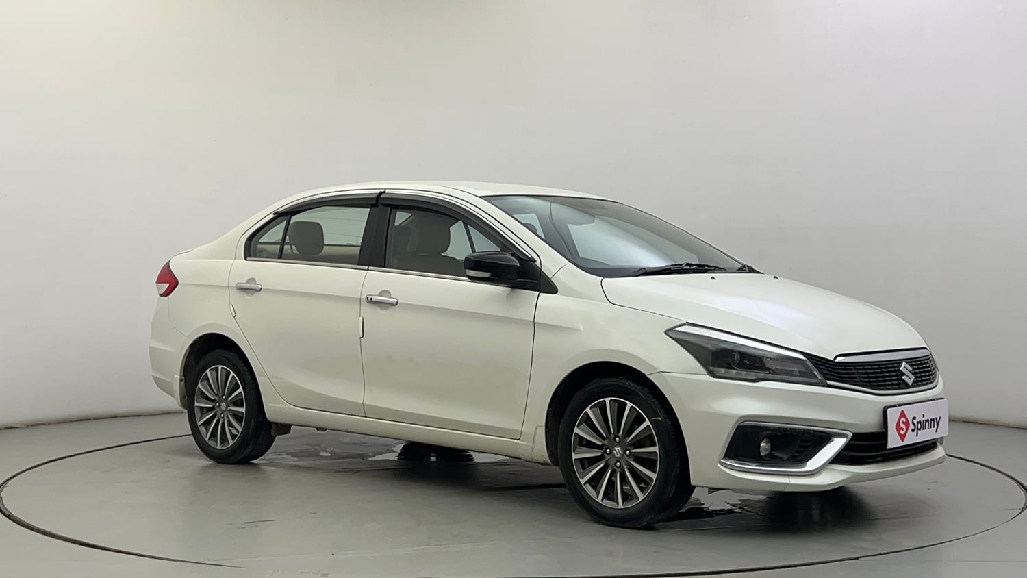 Used 2022 Maruti Suzuki Ciaz Alpha 1.5 AT Petrol Automatic exterior RIGHT FRONT CORNER VIEW