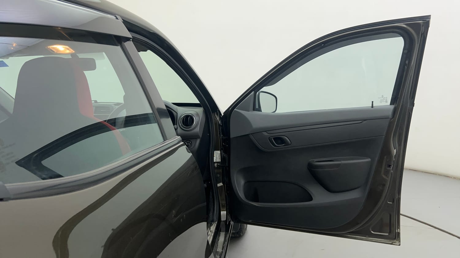 Used 2022 Renault Kwid RXT 1.0 (O) Petrol Manual interior RIGHT FRONT DOOR OPEN VIEW