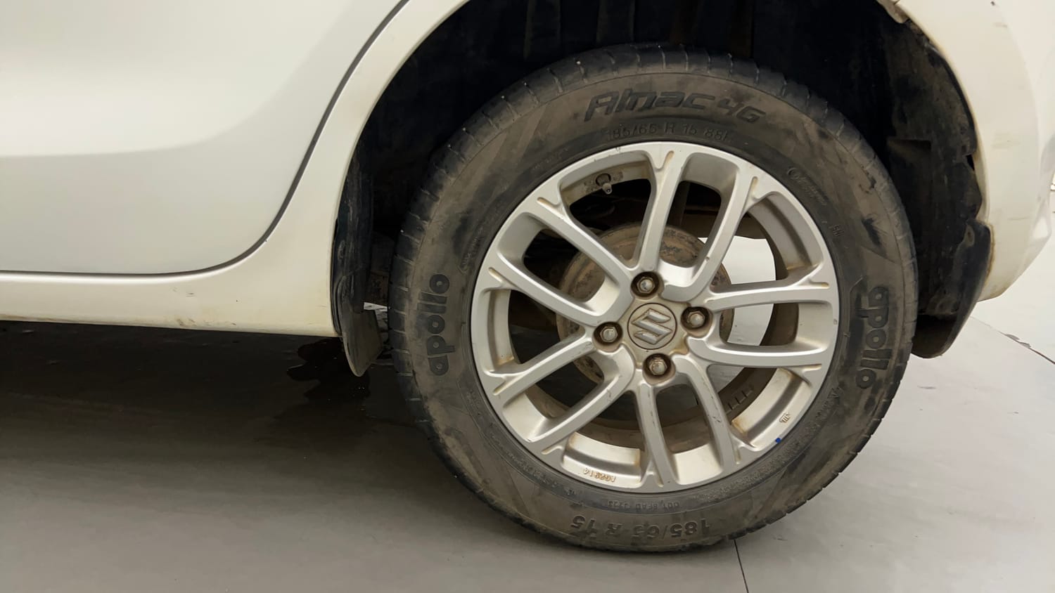Used 2020 Maruti Suzuki Swift ZXi AMT Petrol Automatic tyres LEFT REAR TYRE RIM VIEW