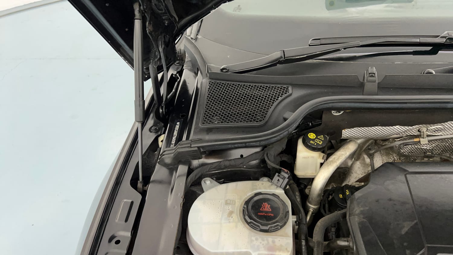 Used 2022 Skoda Octavia Style 2.0 Petrol Automatic engine ENGINE RIGHT SIDE HINGE & APRON VIEW