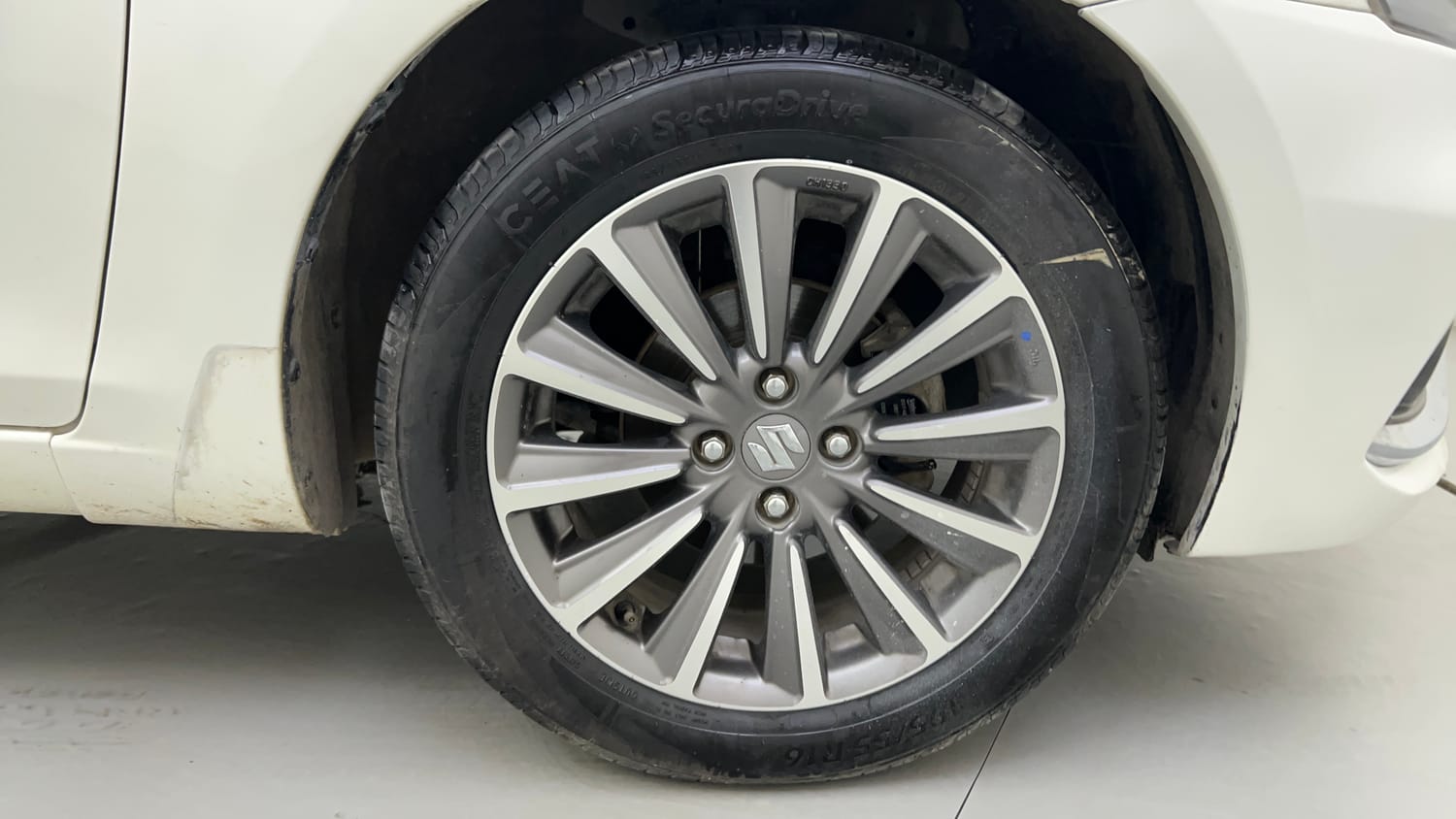 Used 2022 Maruti Suzuki Ciaz Alpha 1.5 AT Petrol Automatic tyres RIGHT FRONT TYRE RIM VIEW