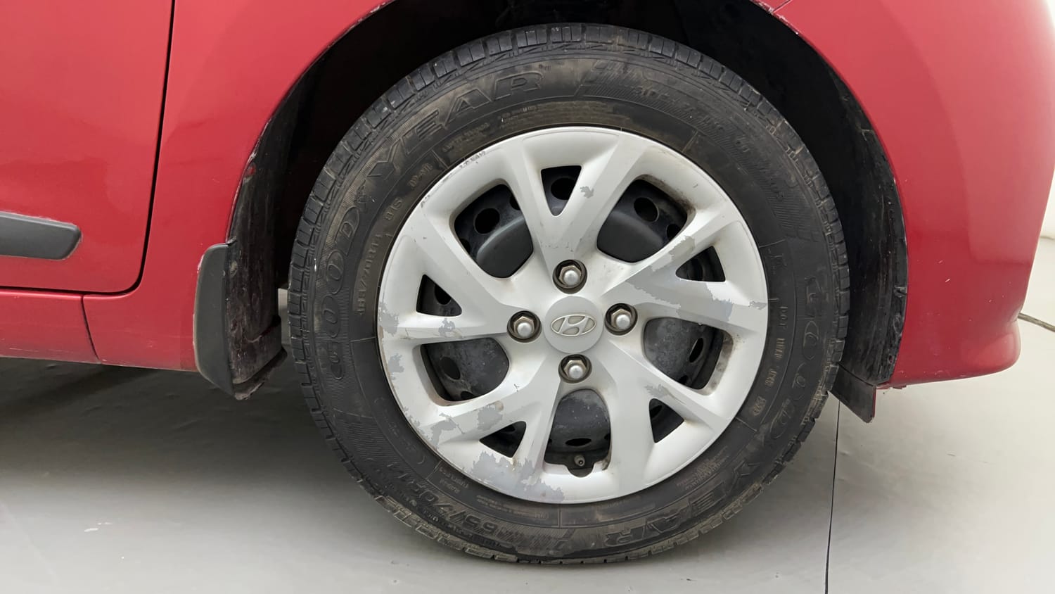 Used 2019 Hyundai Grand i10 Sportz 1.2 Kappa VTVT Petrol Manual tyres RIGHT FRONT TYRE RIM VIEW