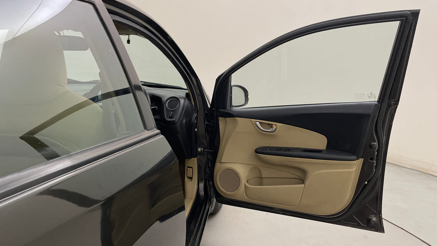 Used 2016 Honda Amaze 1.2 VX i-VTEC Petrol Manual interior RIGHT FRONT DOOR OPEN VIEW