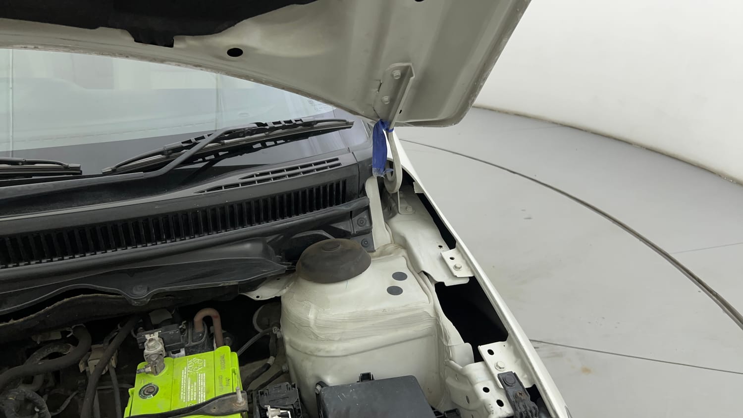 Used 2022 Maruti Suzuki Ciaz Alpha 1.5 AT Petrol Automatic engine ENGINE LEFT SIDE HINGE & APRON VIEW