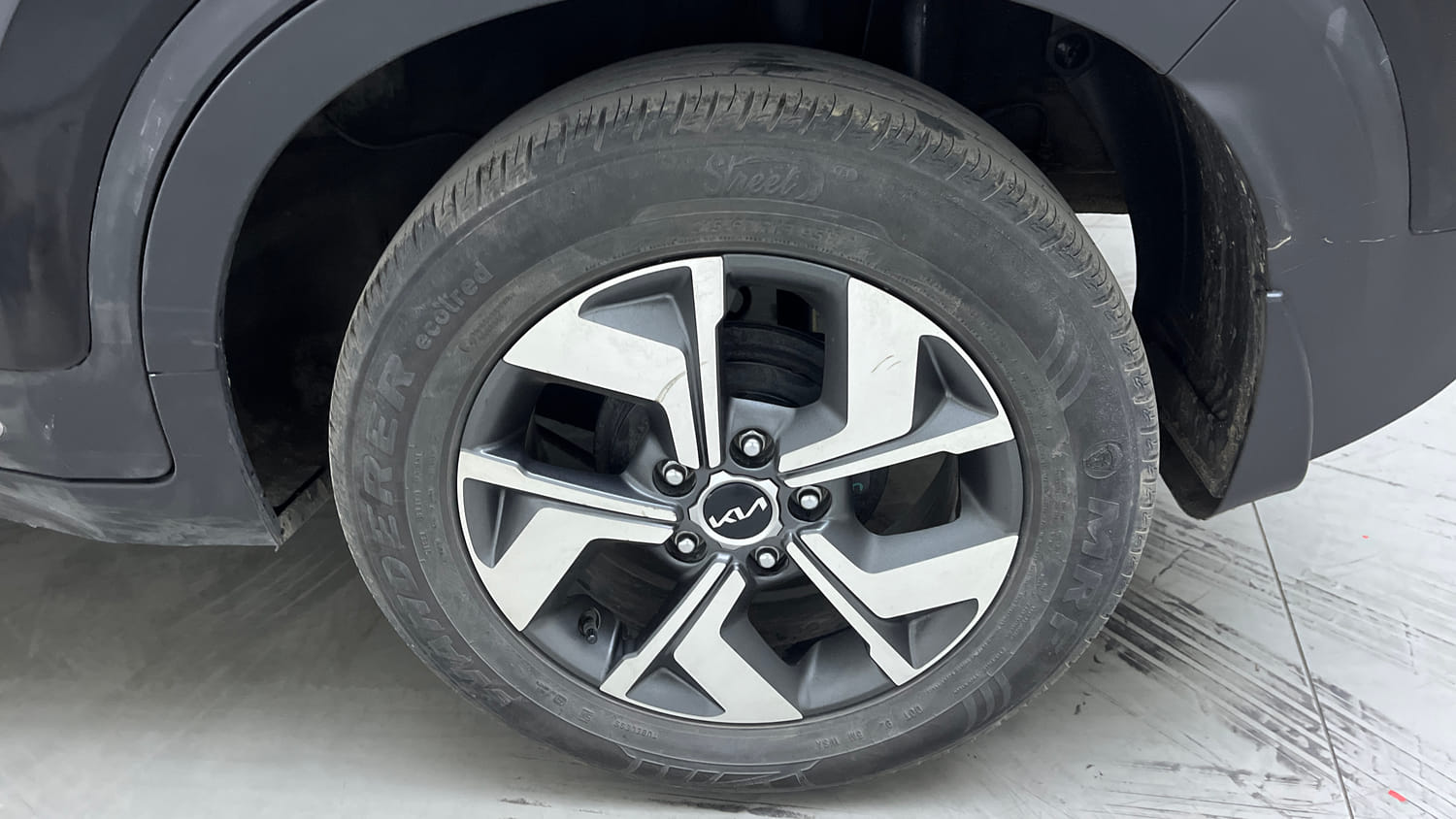 Used 2025 Kia Sonet HTX Plus 1.5 Diesel Manual tyres LEFT REAR TYRE RIM VIEW