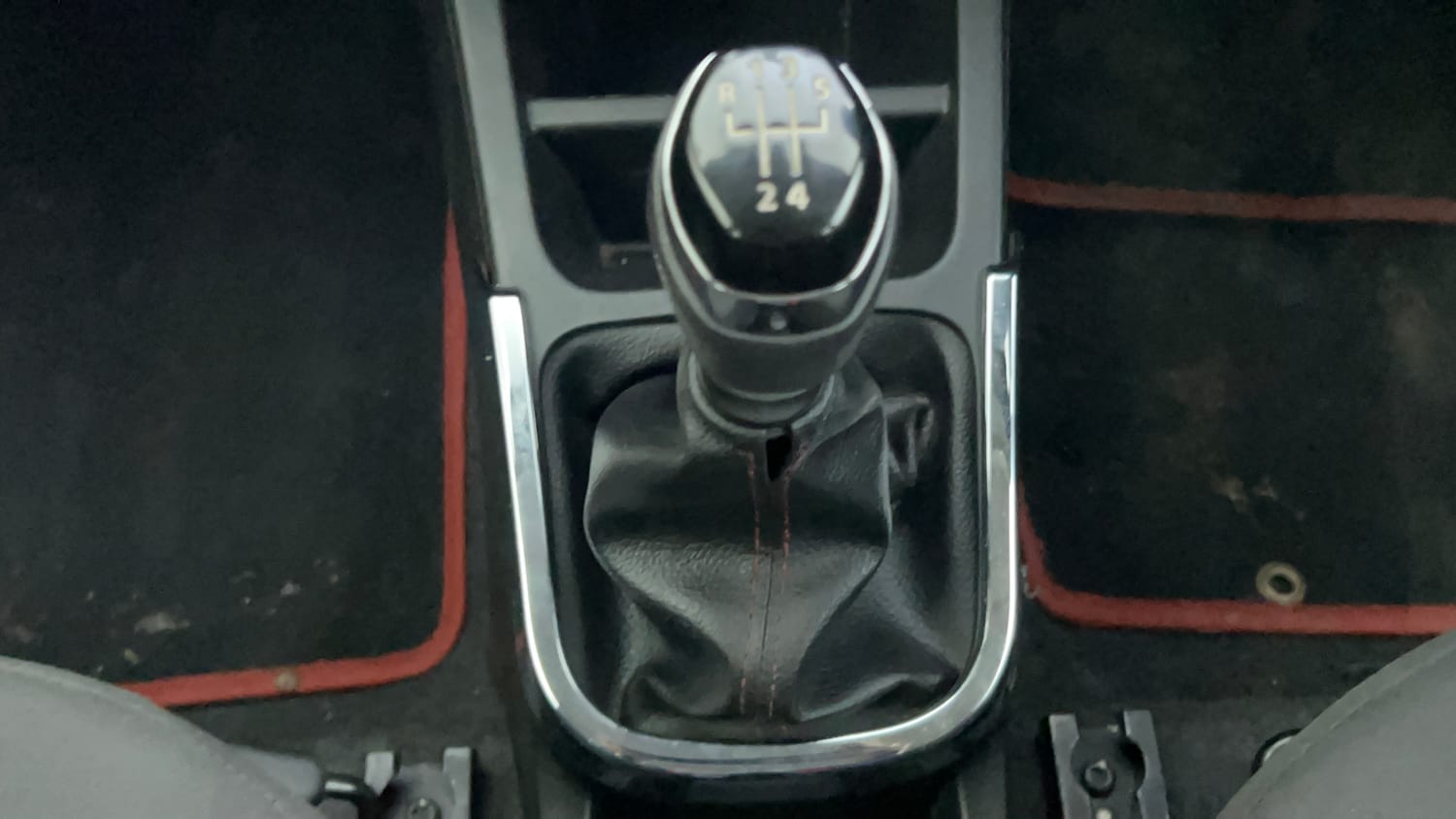 Used 2022 Renault Kwid RXT 1.0 (O) Petrol Manual interior GEAR  KNOB VIEW