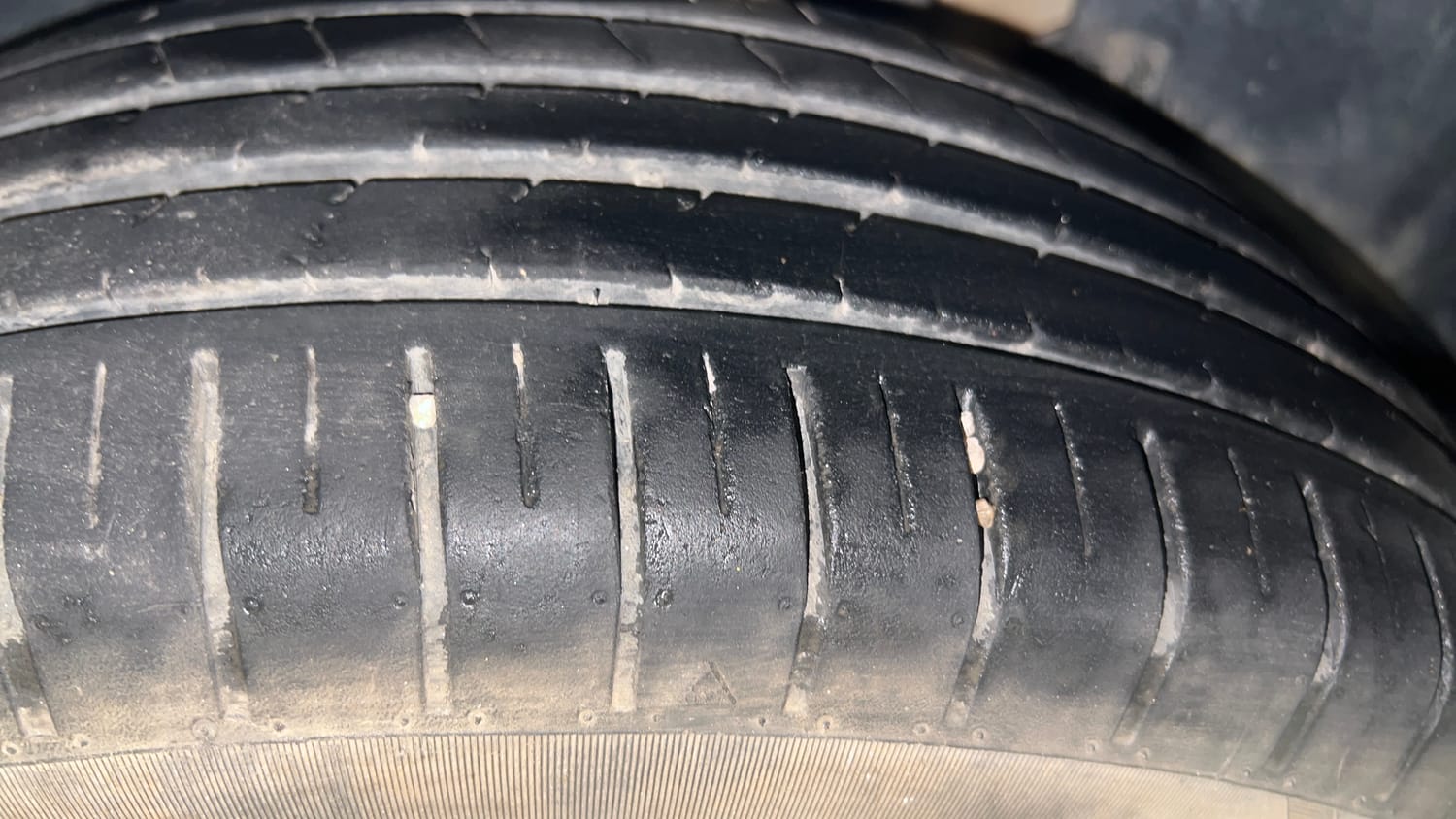 Used 2020 Maruti Suzuki Swift ZXi AMT Petrol Automatic tyres LEFT REAR TYRE TREAD VIEW