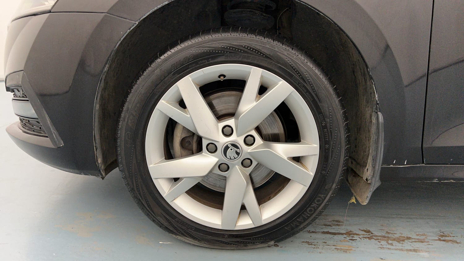 Used 2022 Skoda Octavia Style 2.0 Petrol Automatic tyres LEFT FRONT TYRE RIM VIEW
