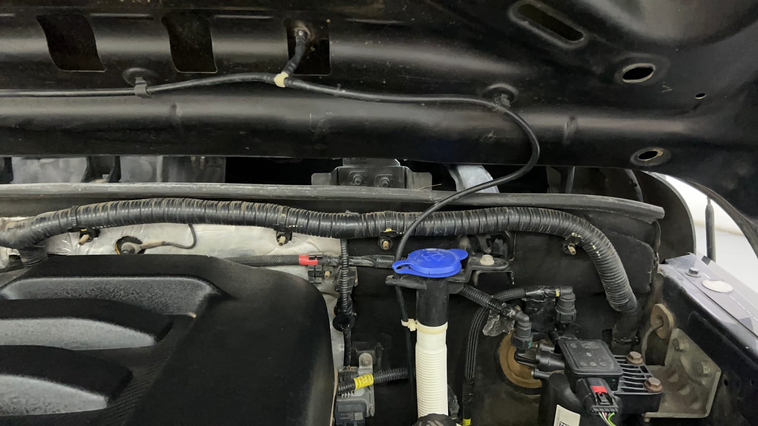 Used 2021 mahindra Thar LX Hard Top Diesel AT 4WD Diesel Automatic engine ENGINE LEFT SIDE HINGE & APRON VIEW