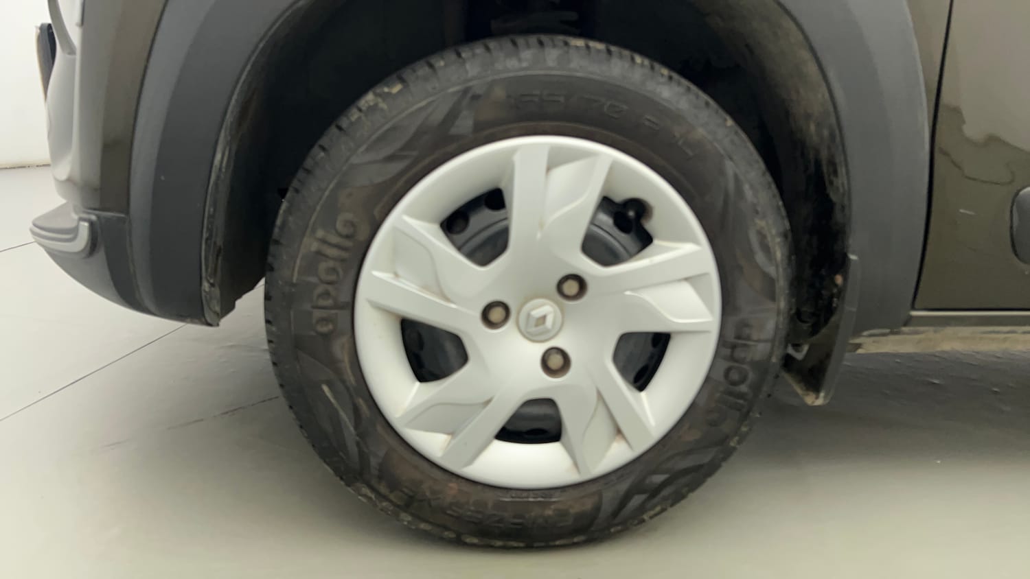 Used 2022 Renault Kwid RXT 1.0 (O) Petrol Manual tyres LEFT FRONT TYRE RIM VIEW