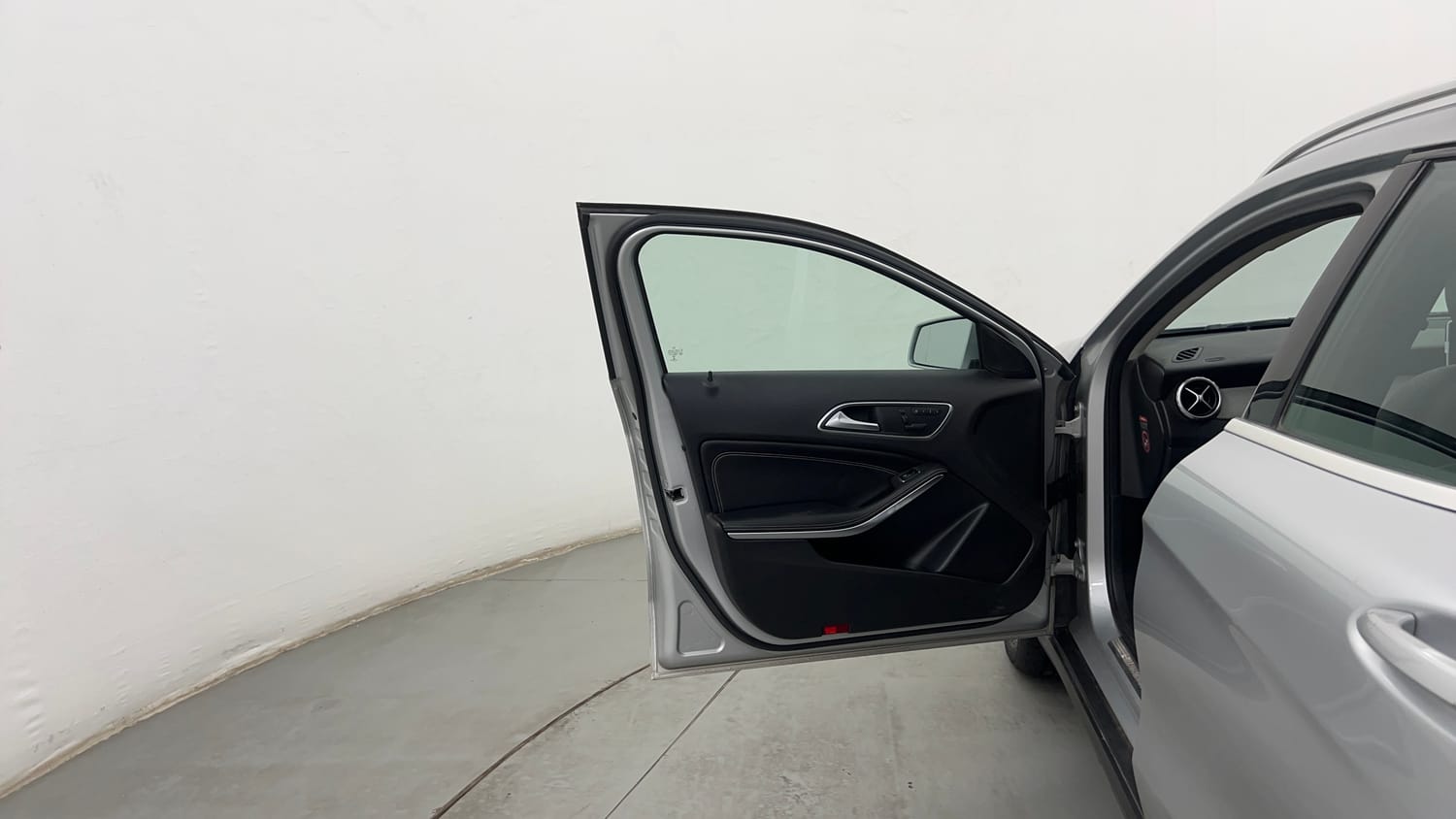 Used 2016 Mercedes-Benz GLA 200 CDI Sport Diesel Automatic interior LEFT FRONT DOOR OPEN VIEW