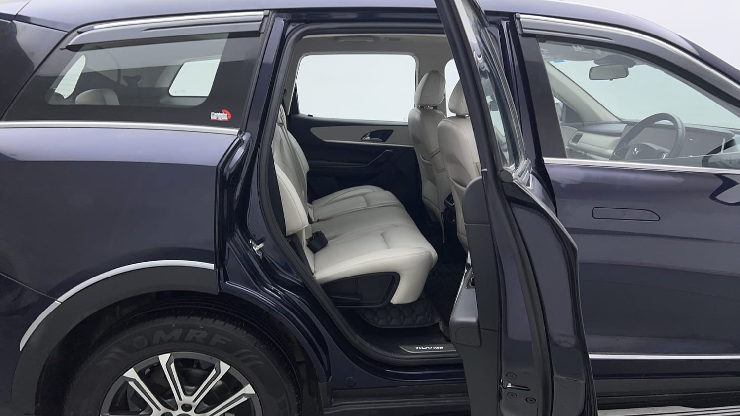 2023 Mahindra XUV700 AX 7 Petrol AT 7 STR-18