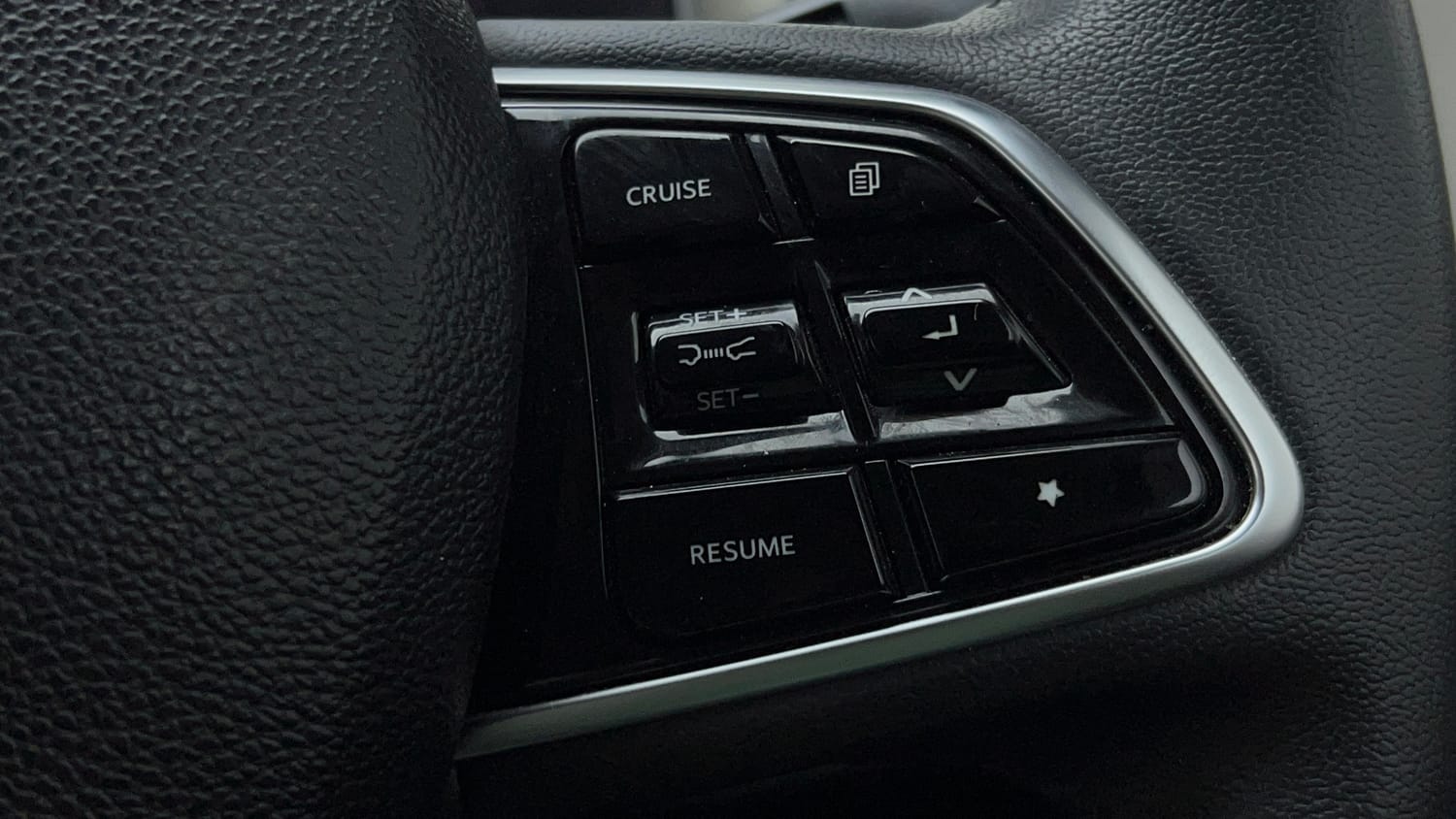 2023 Mahindra XUV700 AX 7 Petrol AT 7 STR-42