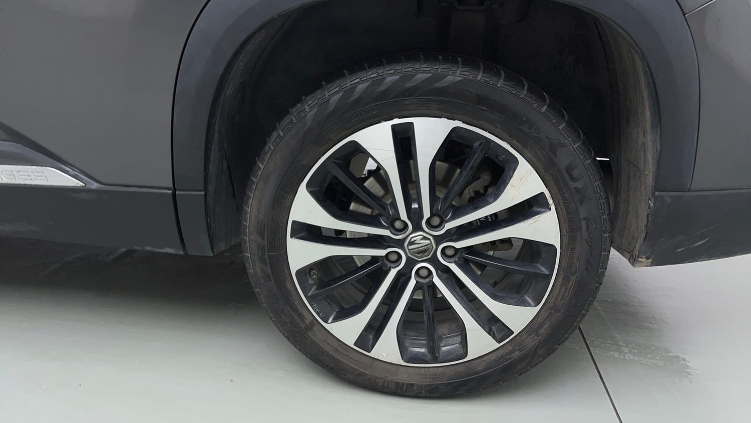 Used 2022 MG Motors Hector Plus Sharp 1.5 Petrol Turbo CVT 6-STR Petrol Automatic tyres LEFT REAR TYRE RIM VIEW