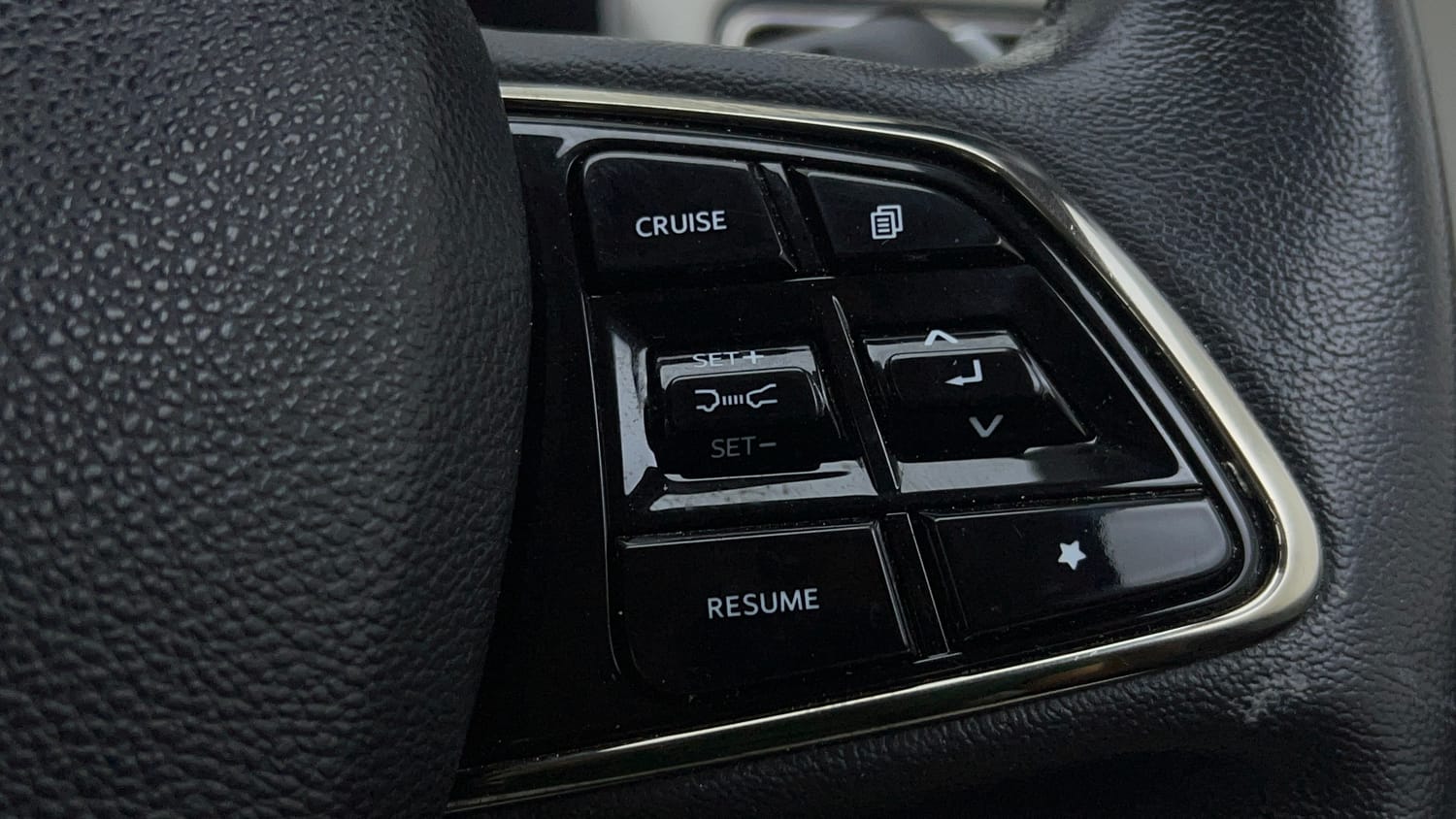 2024 Mahindra XUV700 AX 7 Petrol AT 7 STR-42
