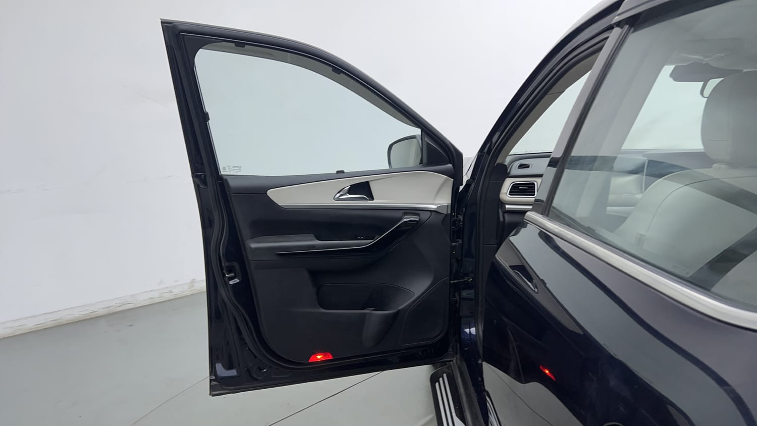 2023 Mahindra XUV700 AX 7 Petrol AT 7 STR-21