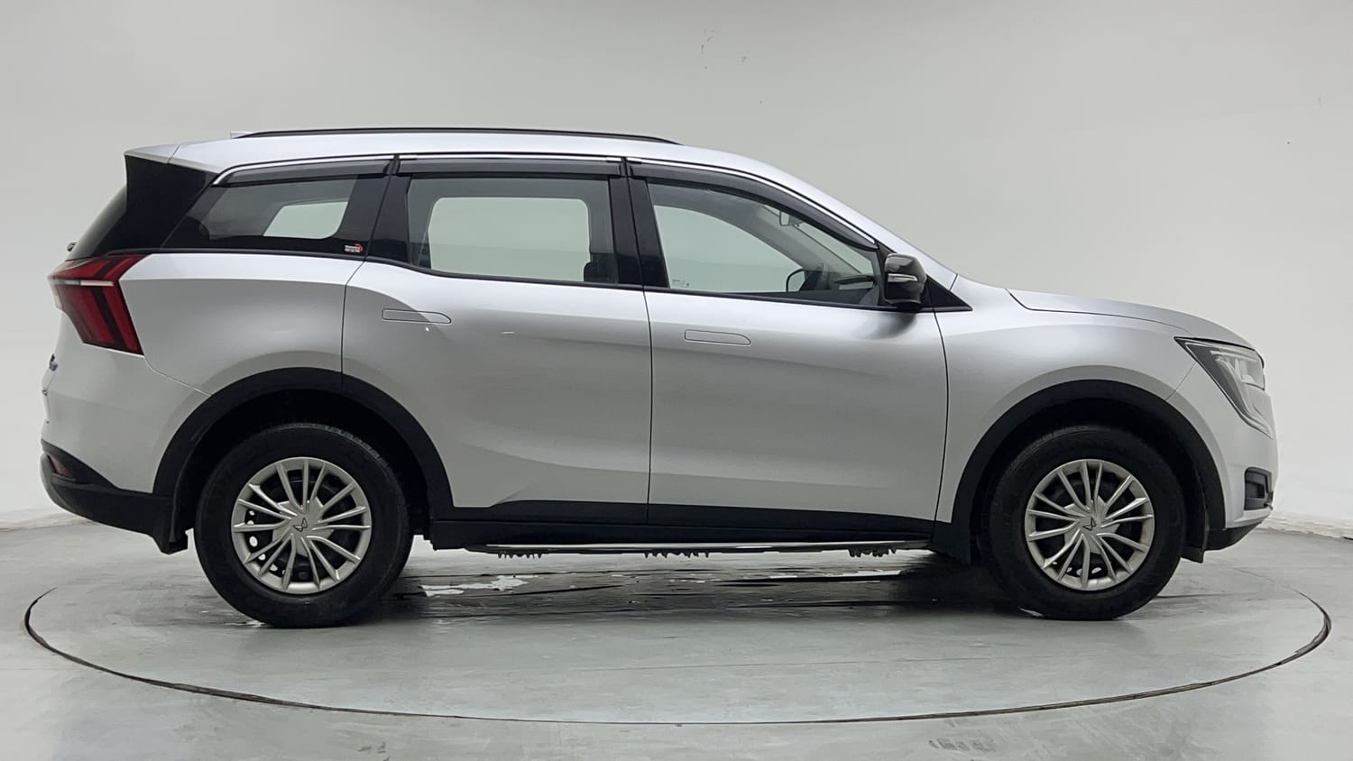 2024 Mahindra XUV700 AX5 Diesel AT 7 STR-5