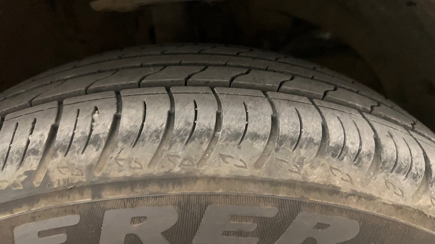 Used 2025 Maruti Suzuki XL6 Alpha Plus AT Petrol Petrol Automatic tyres RIGHT FRONT TYRE TREAD VIEW