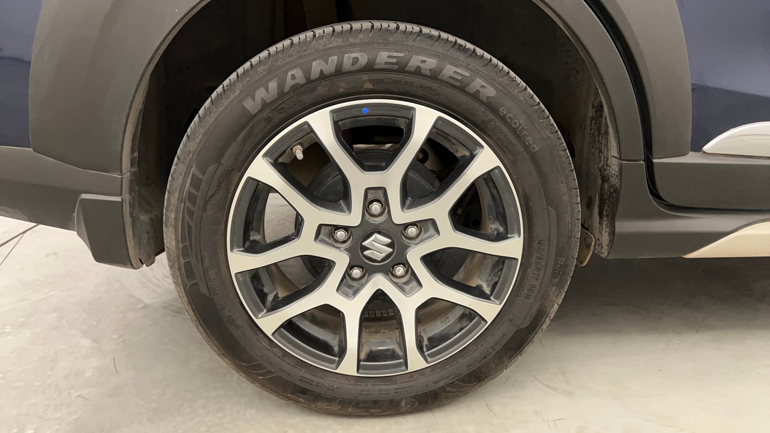 Used 2025 Maruti Suzuki XL6 Alpha Plus AT Petrol Petrol Automatic tyres RIGHT REAR TYRE RIM VIEW