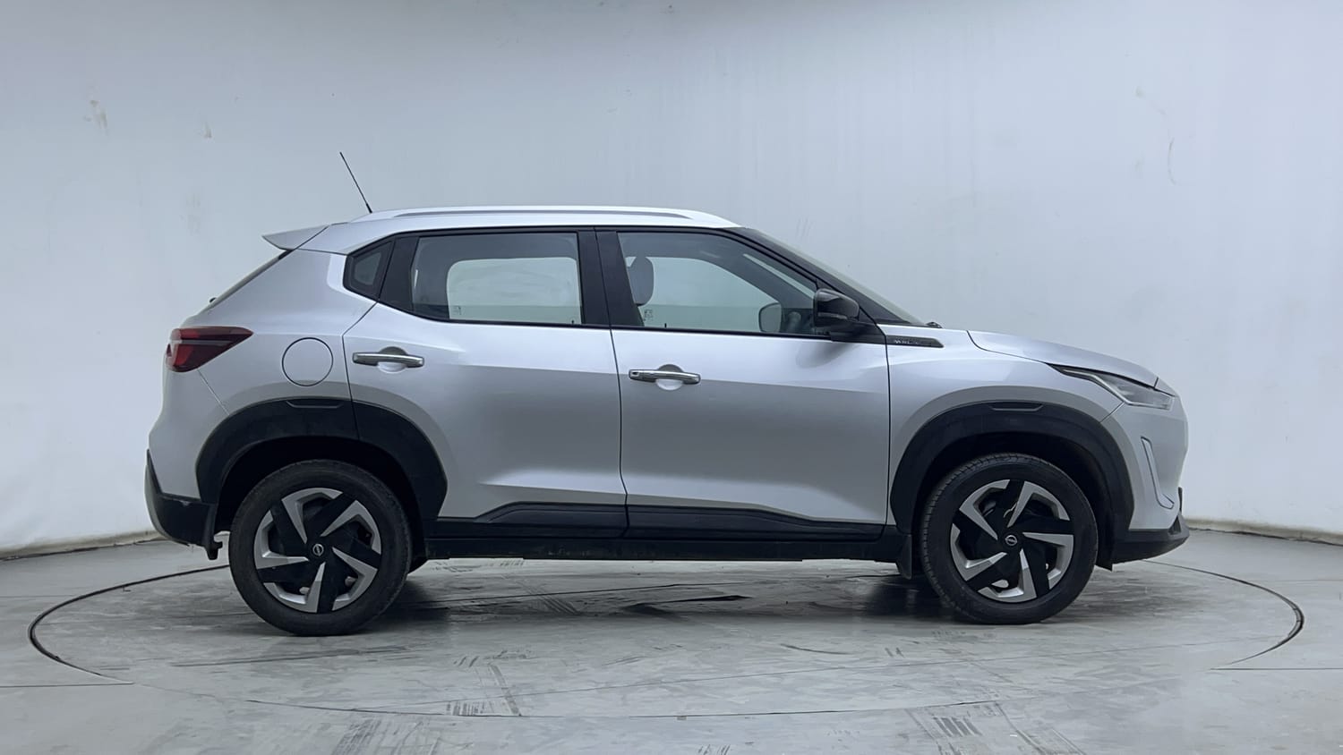 Used 2021 Nissan Magnite XL Turbo CVT Petrol Automatic exterior RIGHT SIDE VIEW