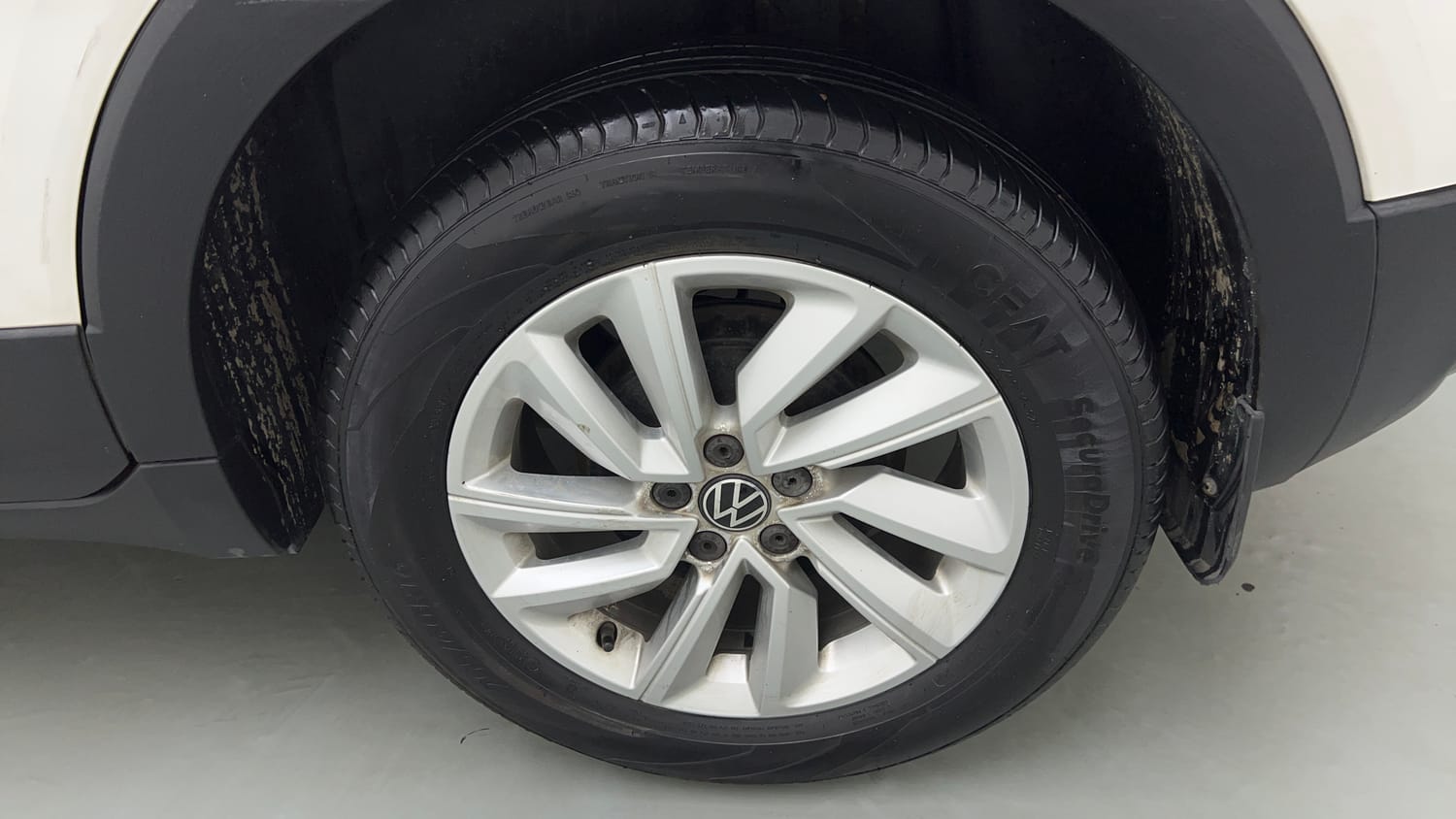 Used 2024 Volkswagen Taigun Highline 1.0 TSI MT Petrol Manual tyres LEFT REAR TYRE RIM VIEW