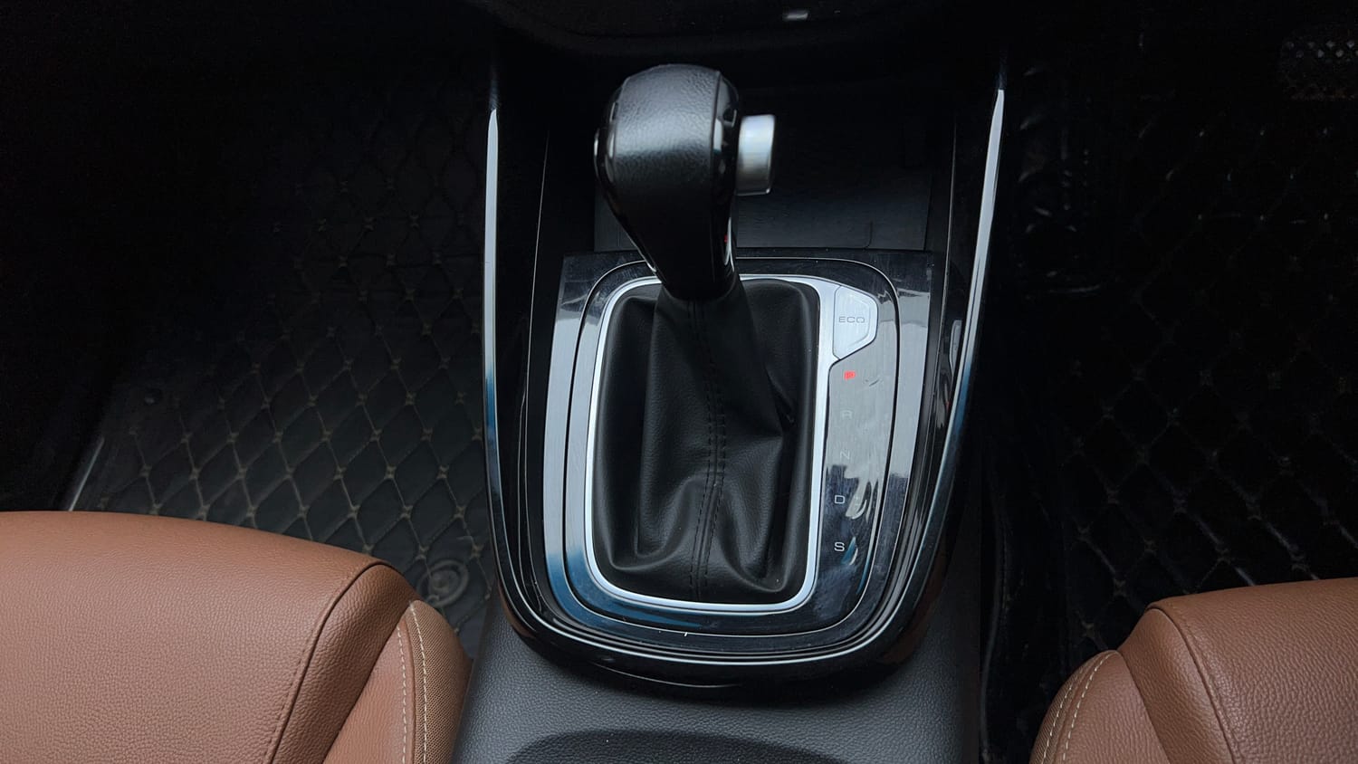 Used 2022 MG Motors Hector Plus Sharp 1.5 Petrol Turbo CVT 6-STR Petrol Automatic interior GEAR  KNOB VIEW