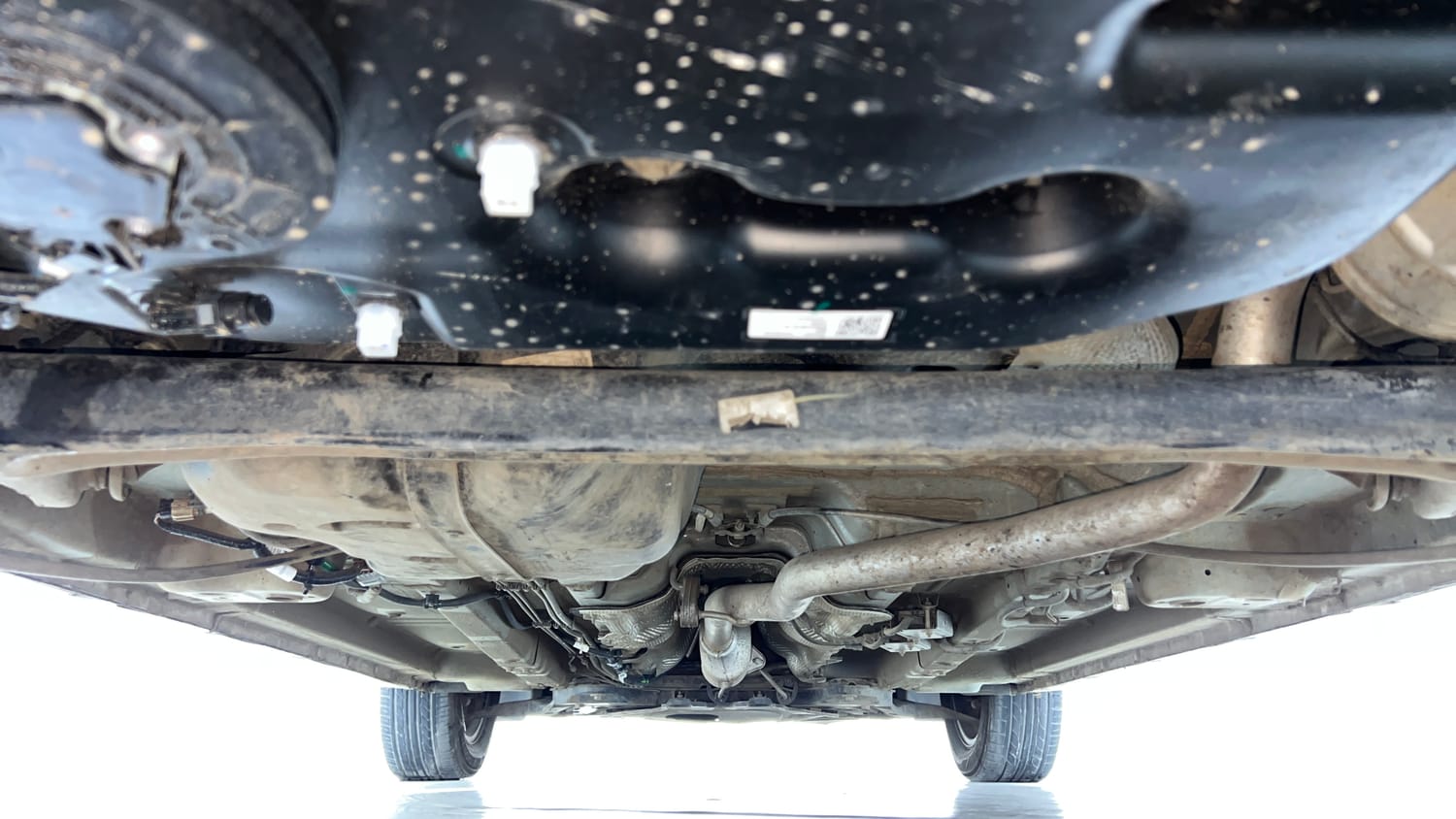 Used 2023 Mahindra XUV 300 W8 (O) 1.5 Diesel AMT Diesel Automatic extra REAR UNDERBODY VIEW (TAKEN FROM REAR)