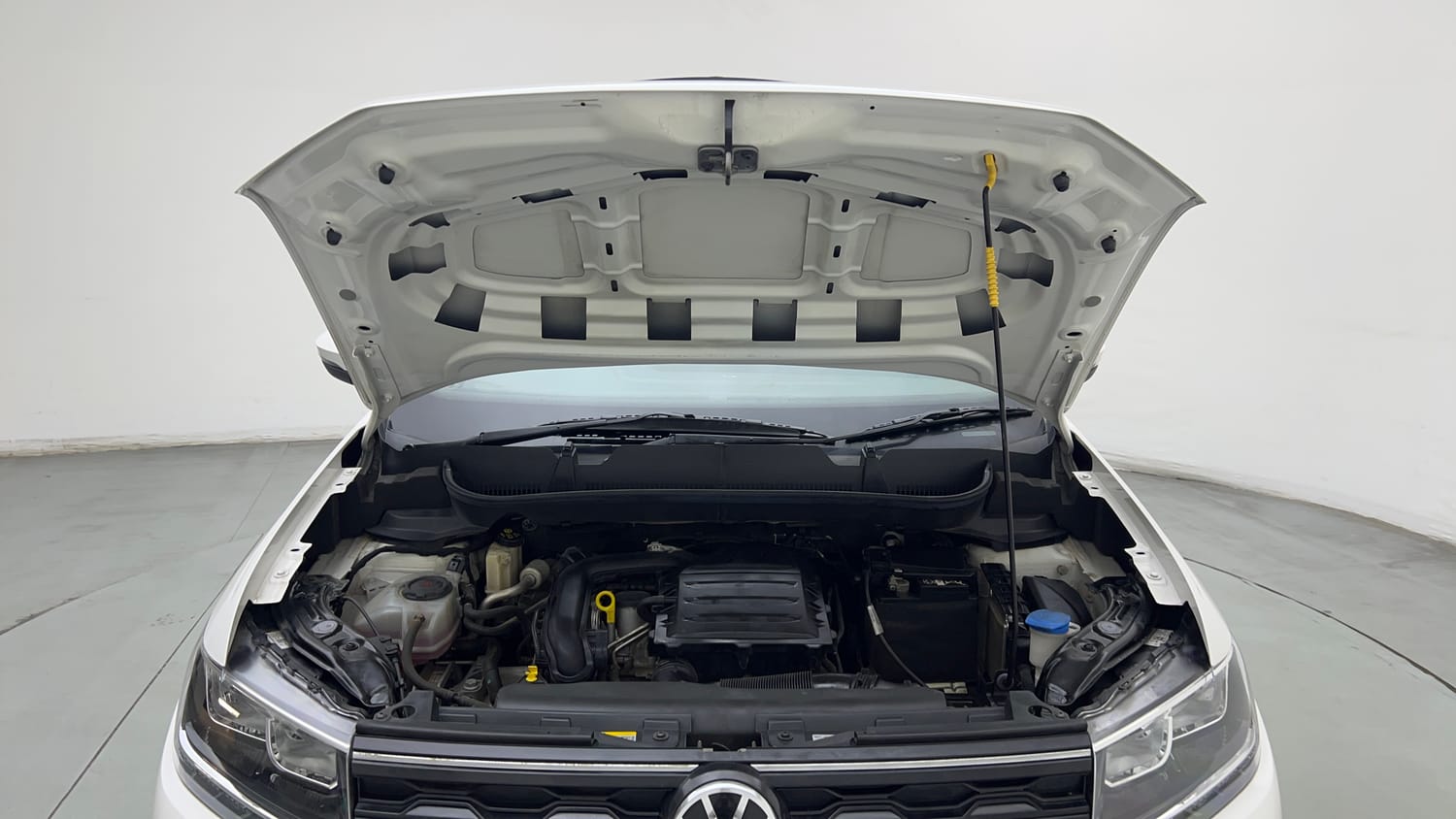 Used 2024 Volkswagen Taigun Highline 1.0 TSI MT Petrol Manual engine ENGINE & BONNET OPEN FRONT VIEW