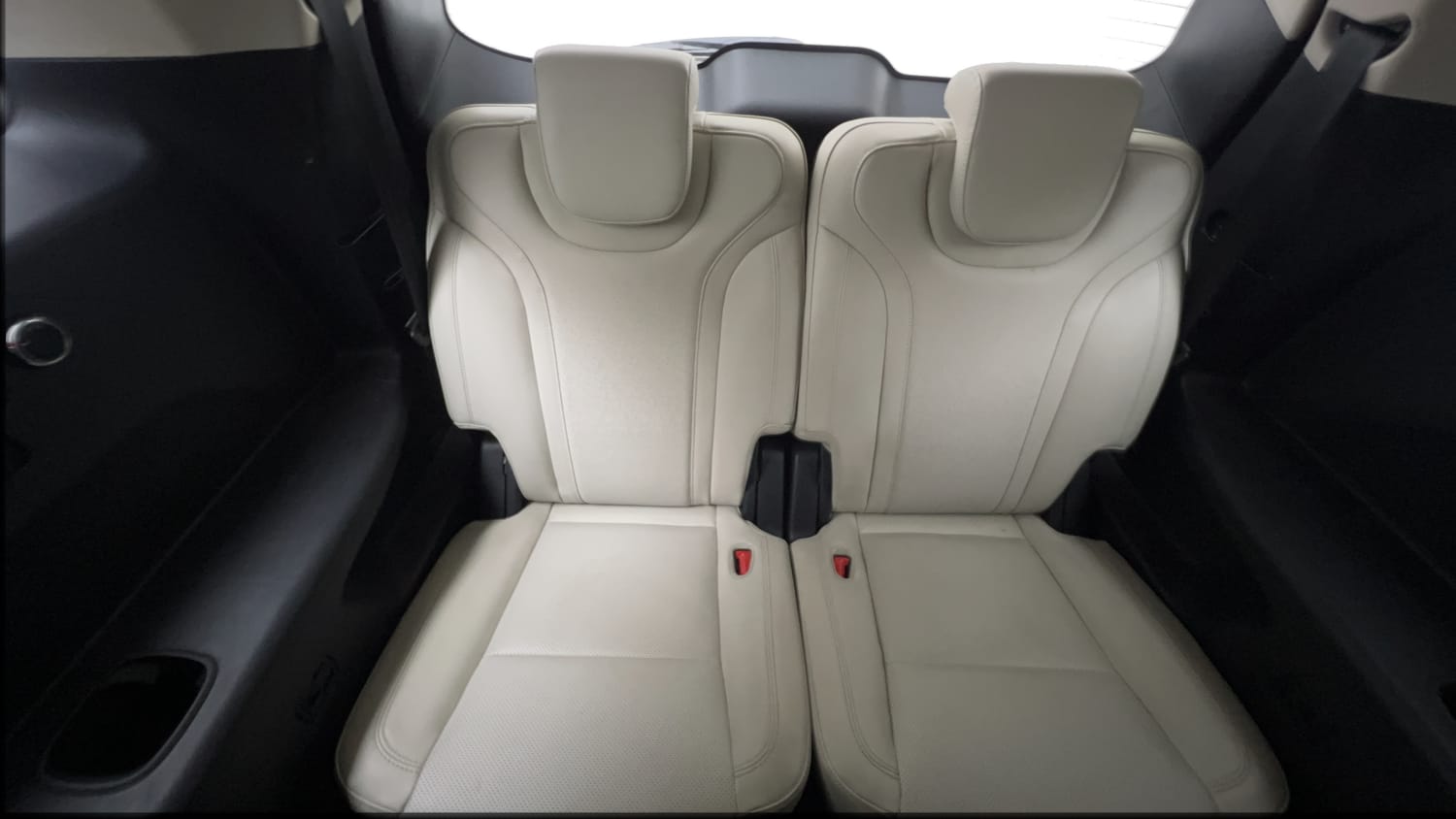 2023 Mahindra XUV700 AX 7 Petrol AT 7 STR-24