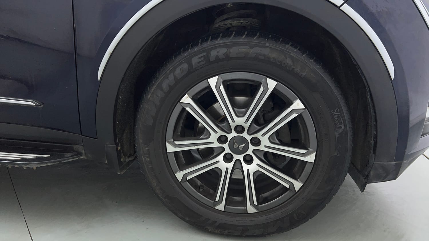 2023 Mahindra XUV700 AX 7 Petrol AT 7 STR-33