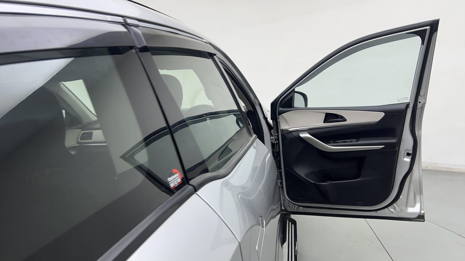 2024 Mahindra XUV700 AX5 Diesel AT 7 STR-19