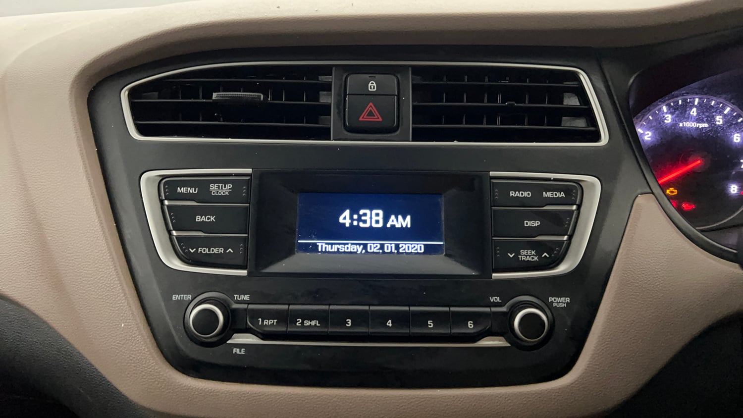 Used 2018 Hyundai Elite i20 Magna Executive 1.2 Petrol Manual top_features Integrated (in-dash) music system