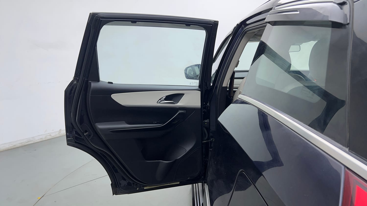 2023 Mahindra XUV700 AX 7 Petrol AT 7 STR-22
