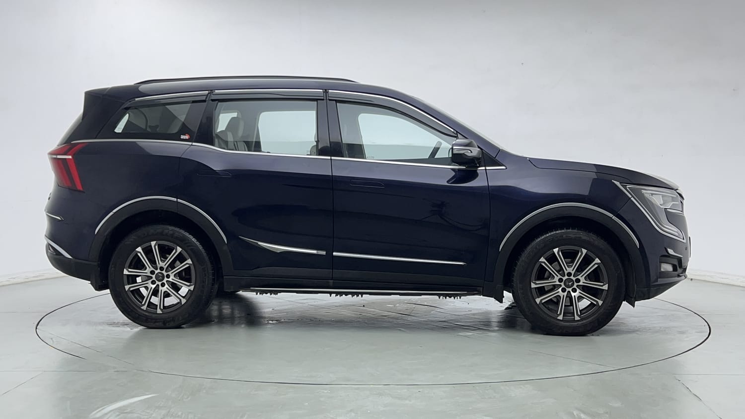 2023 Mahindra XUV700 AX 7 Petrol AT 7 STR-5