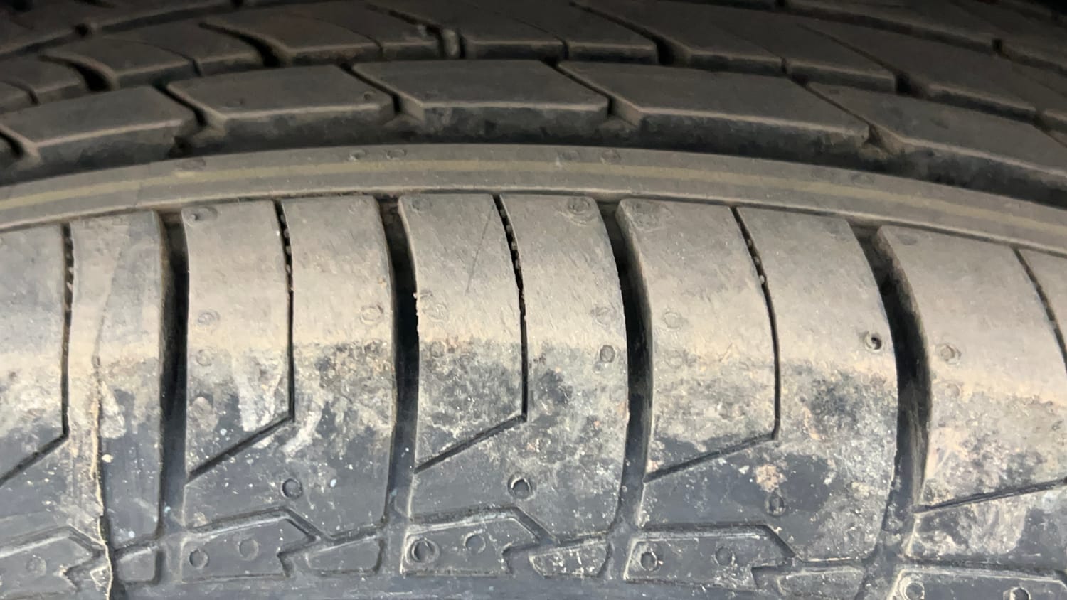 Used 2021 Kia Sonet GTX Plus 1.0 DCT Petrol Automatic tyres LEFT FRONT TYRE TREAD VIEW