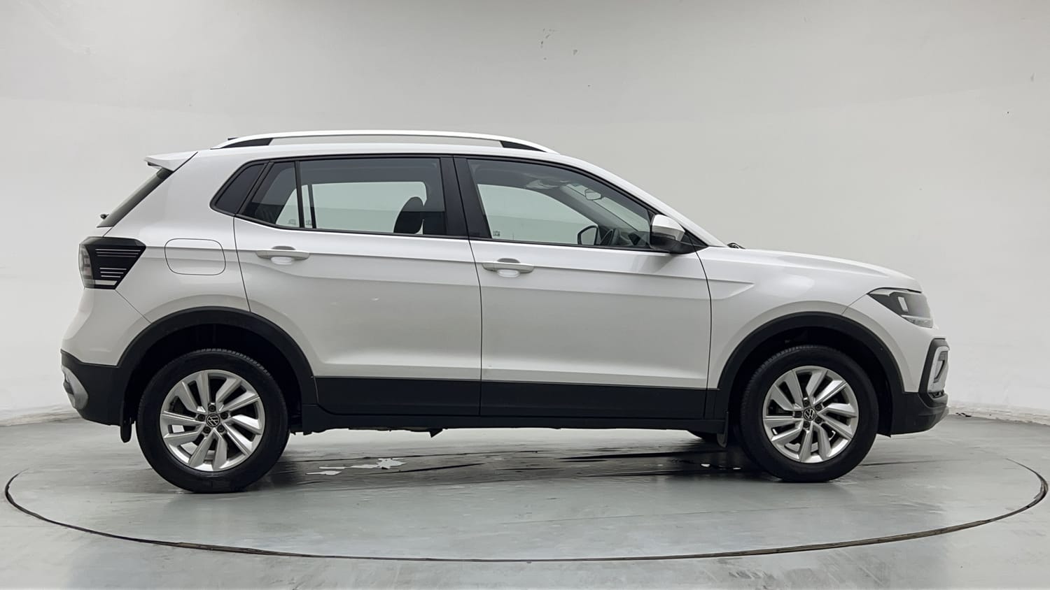 Used 2024 Volkswagen Taigun Highline 1.0 TSI MT Petrol Manual exterior RIGHT SIDE VIEW