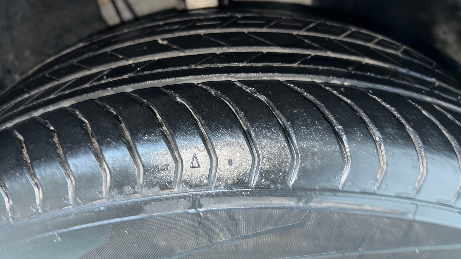 Used 2024 Volkswagen Taigun Highline 1.0 TSI MT Petrol Manual tyres RIGHT FRONT TYRE TREAD VIEW