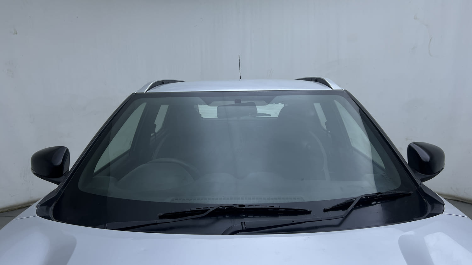 Used 2021 Nissan Magnite XL Turbo CVT Petrol Automatic exterior FRONT WINDSHIELD VIEW