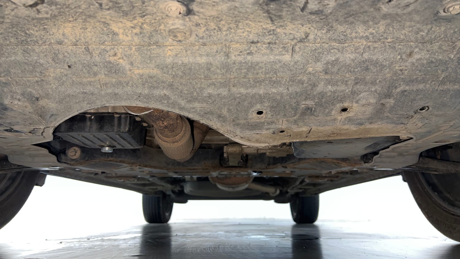 Used 2022 MG Motors Hector Plus Sharp 1.5 Petrol Turbo CVT 6-STR Petrol Automatic extra FRONT LEFT UNDERBODY VIEW