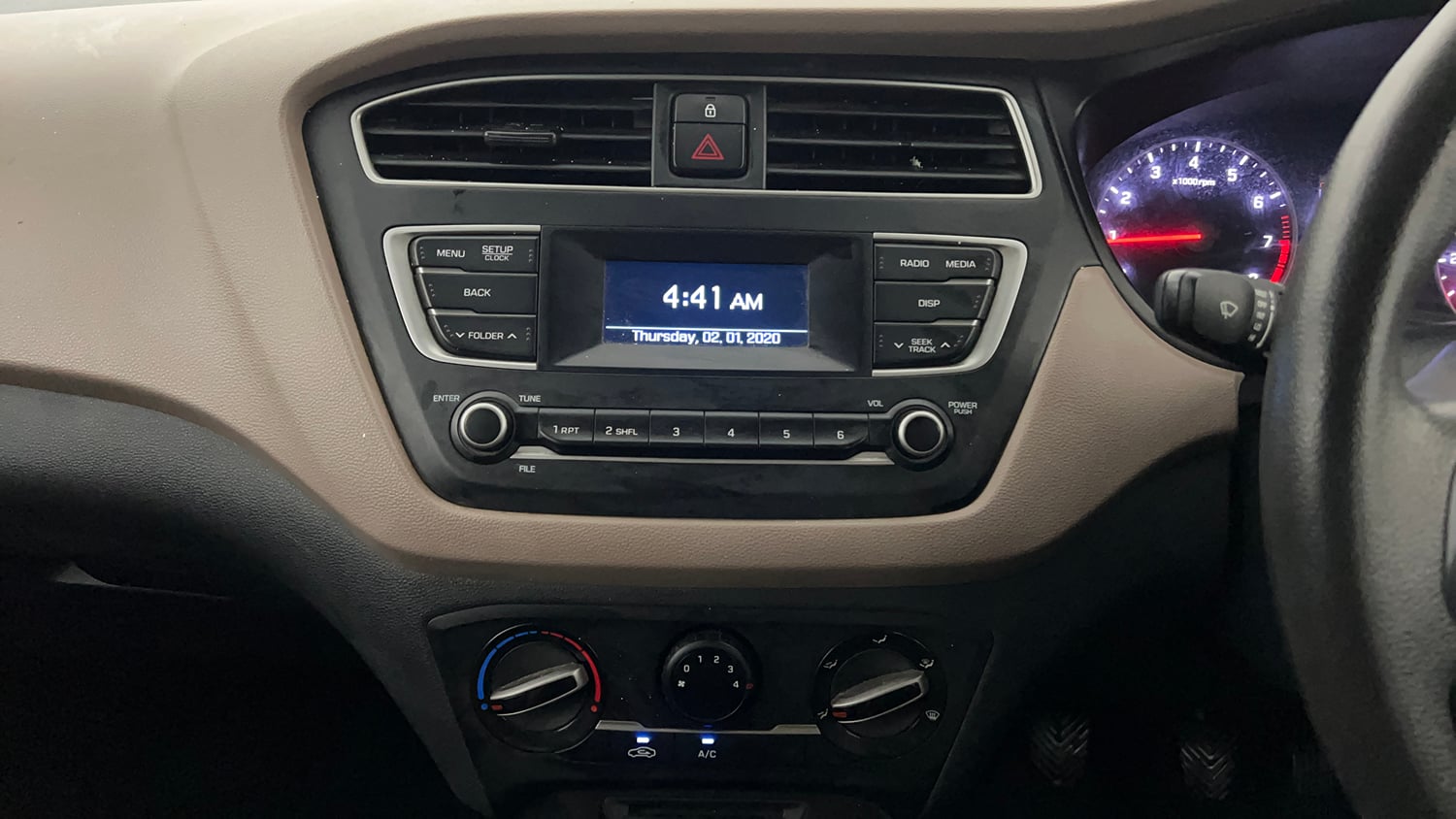 Used 2018 Hyundai Elite i20 Magna Executive 1.2 Petrol Manual interior MUSIC SYSTEM & AC CONTROL VIEW