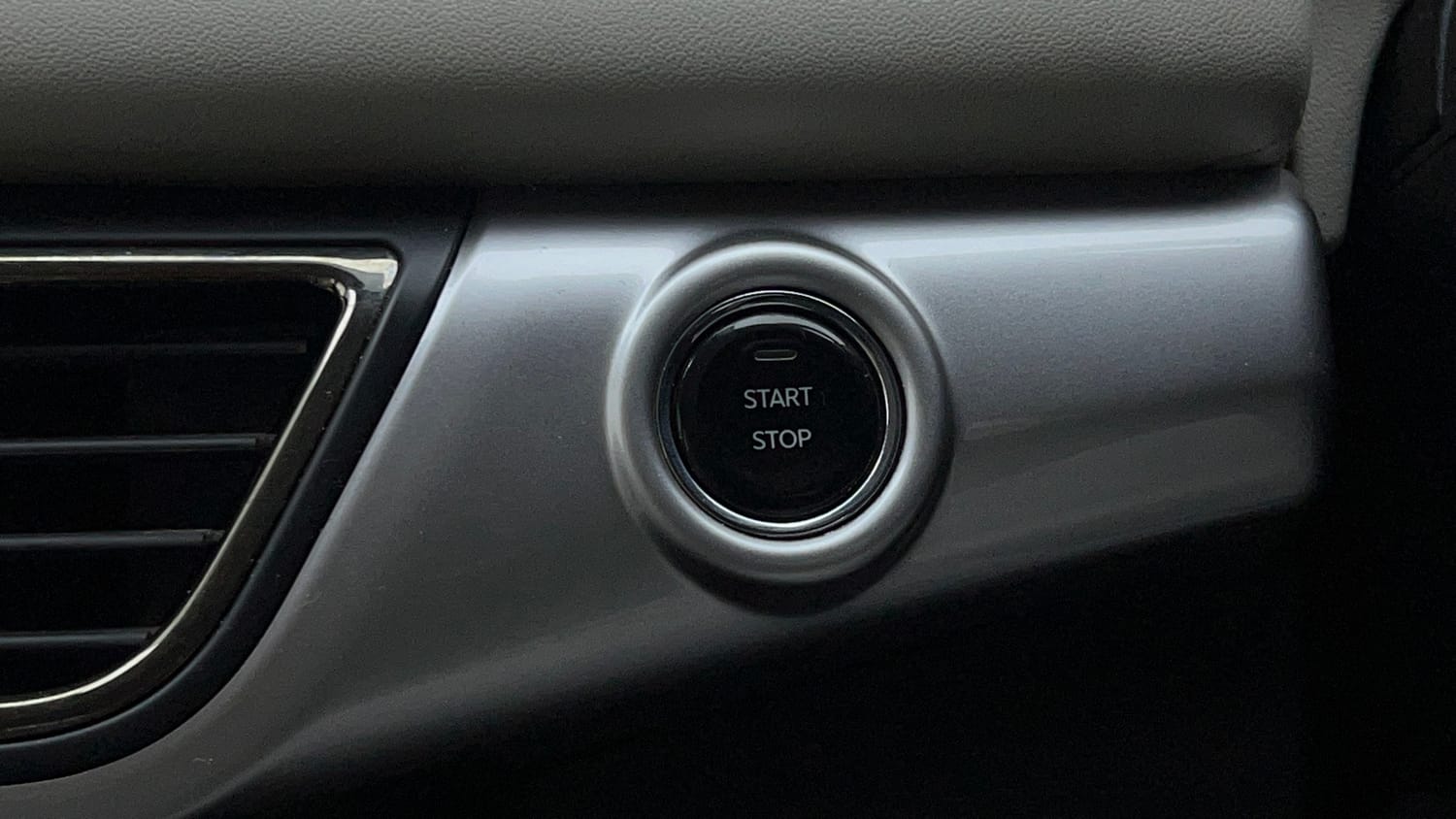 2024 Mahindra XUV700 AX 7 Petrol AT 7 STR-44