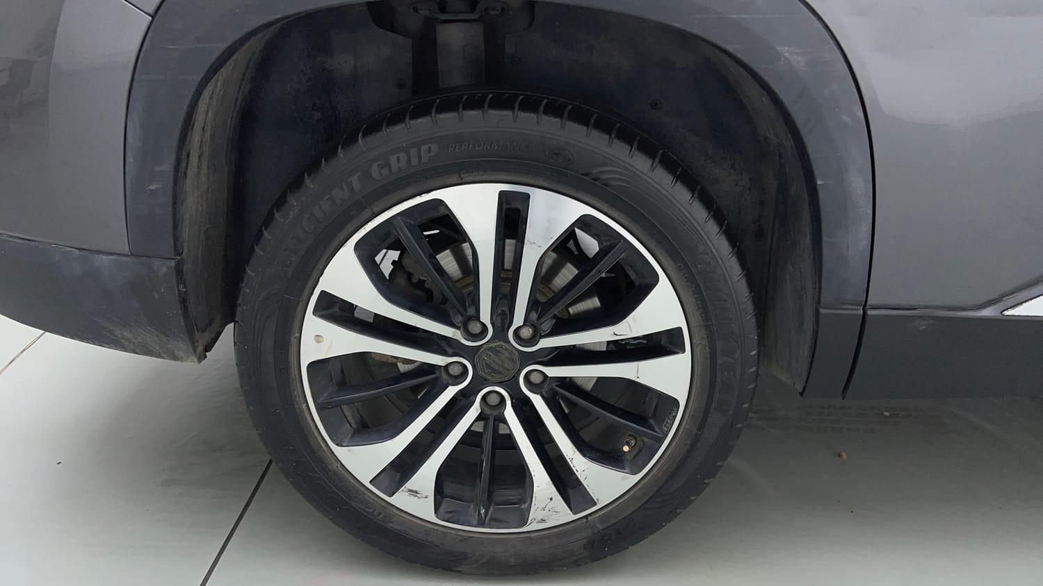 Used 2022 MG Motors Hector Plus Sharp 1.5 Petrol Turbo CVT 6-STR Petrol Automatic tyres RIGHT REAR TYRE RIM VIEW