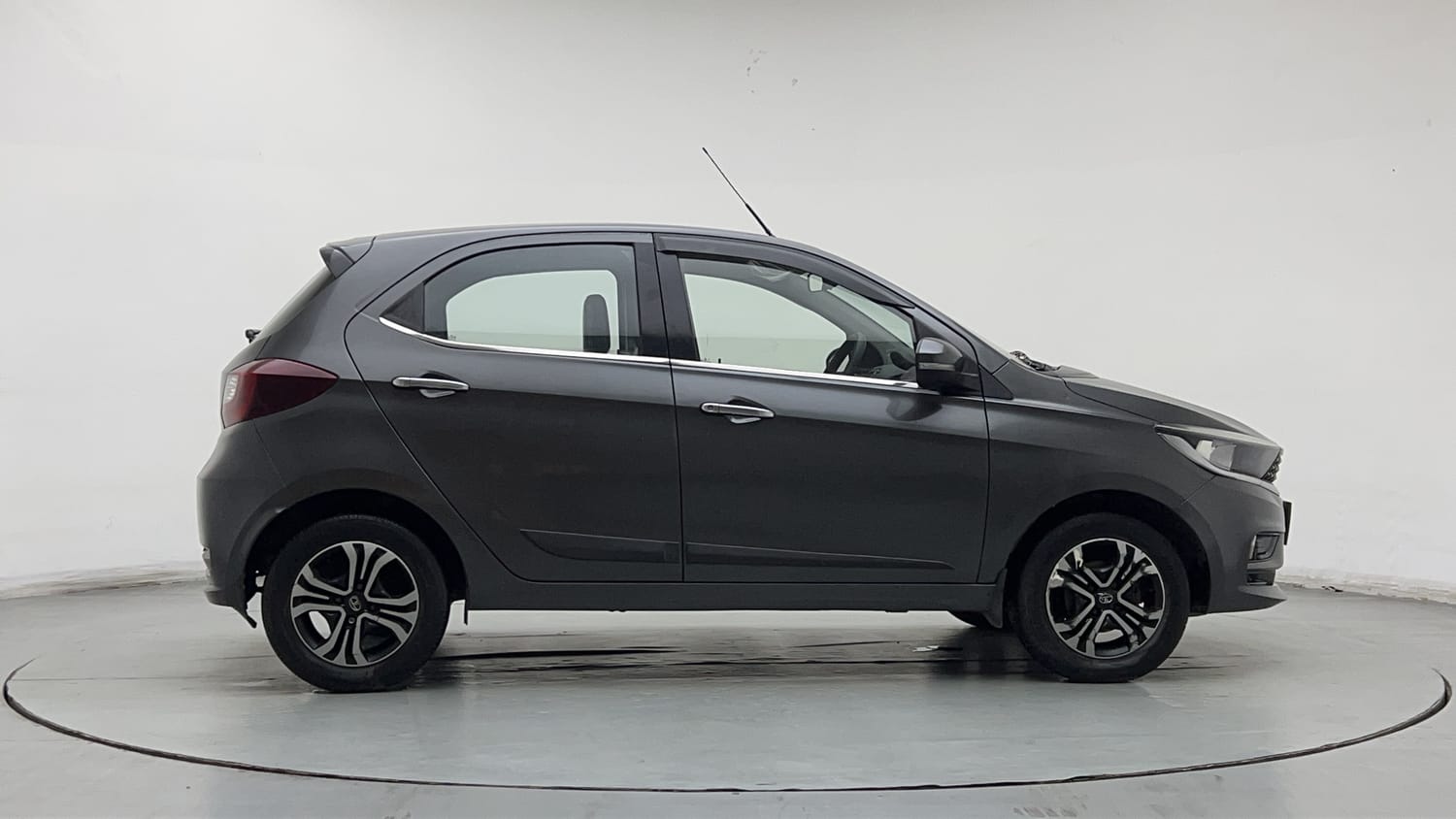 Used 2020 Tata Tiago XZ Petrol Manual exterior RIGHT SIDE VIEW